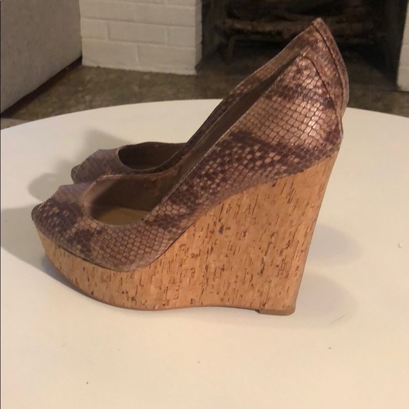 Vince Camuto Wedge Snake Print 8.5 - Picture 3 of 6